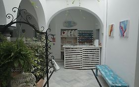 Wake up in Tarifa Hostel&Restaurant Lounge